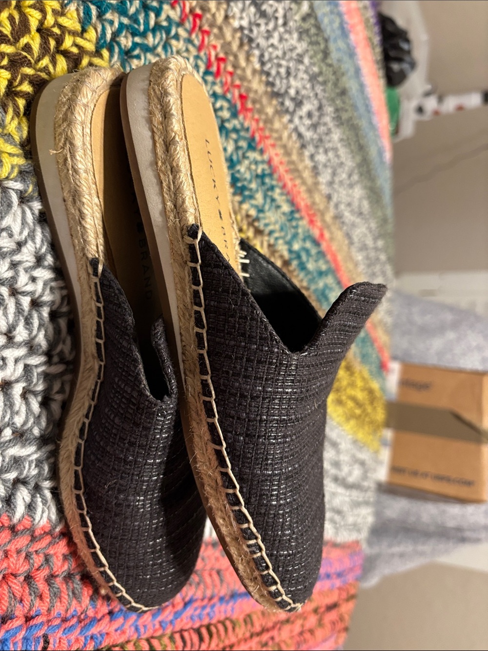 BEAUTIFUL Lucky Brand Black Woven Slip-On Mules Sz 6 - Picture 7 of 9